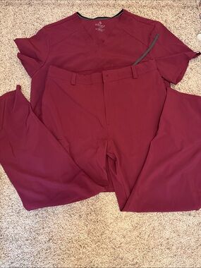 NFINITY Men's Burgundy Scrub Set - Top & Pants